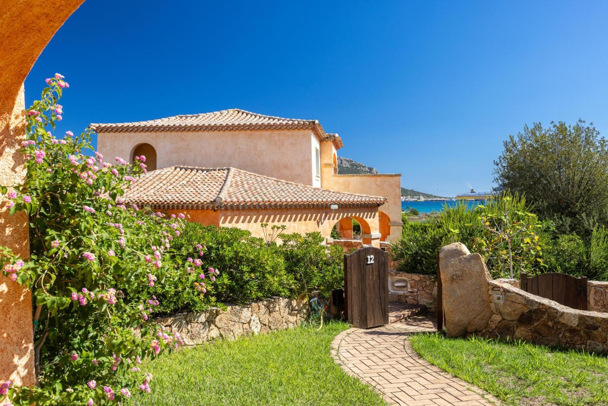 Villa Le Perle Di Golfo Aranci Exterior foto